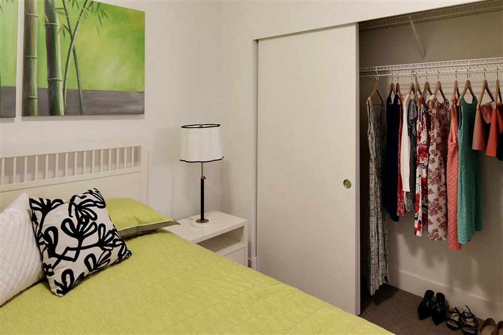 Six Oaks Apartments Image 8