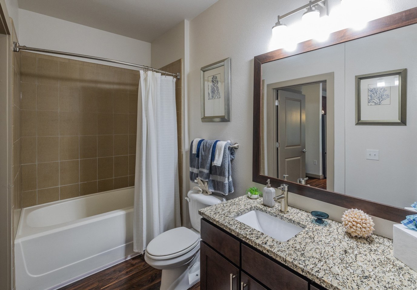 35 Folly Apartments Image 37