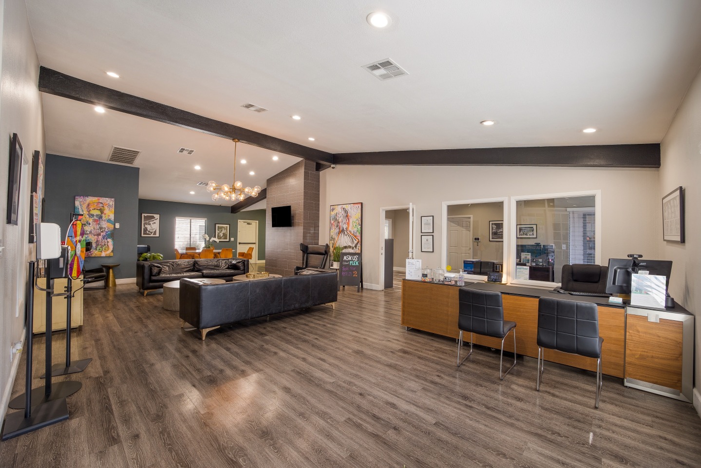 2900 Lux Apartment Homes Image 11