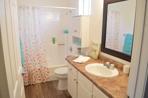 Warner Courtyard Apartments Image 15