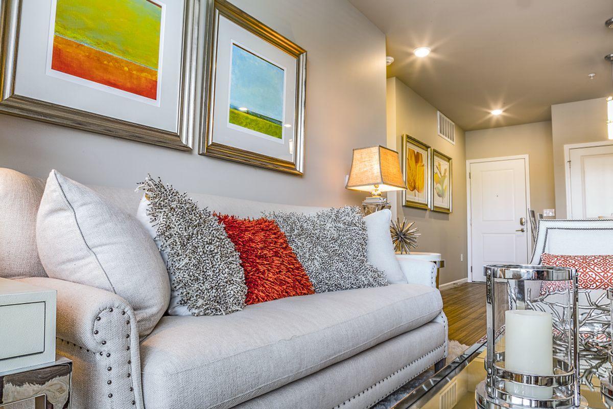 Alinea Town and Country Image 6