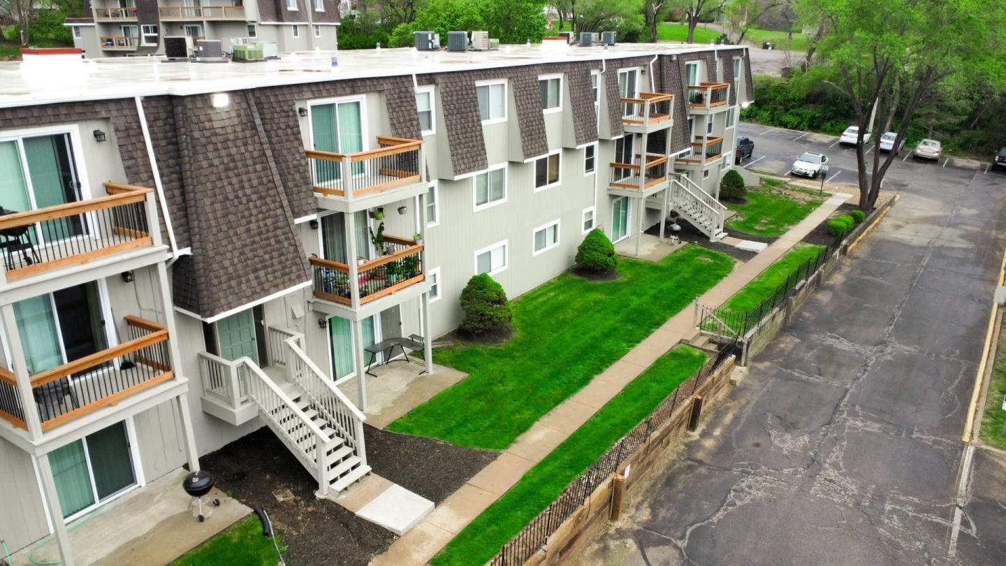 Skyline Apartments Image 4