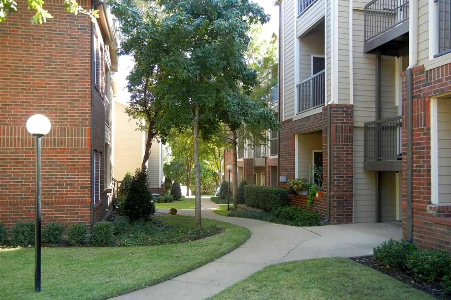 Larkin Apartment Homes Image 4
