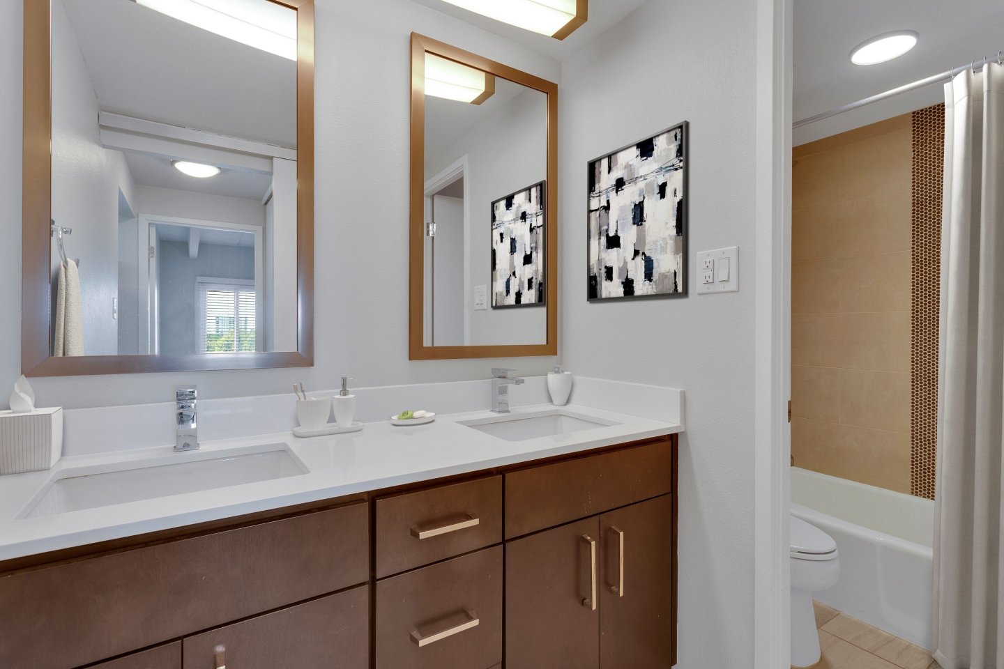 1044 Downing Image 23