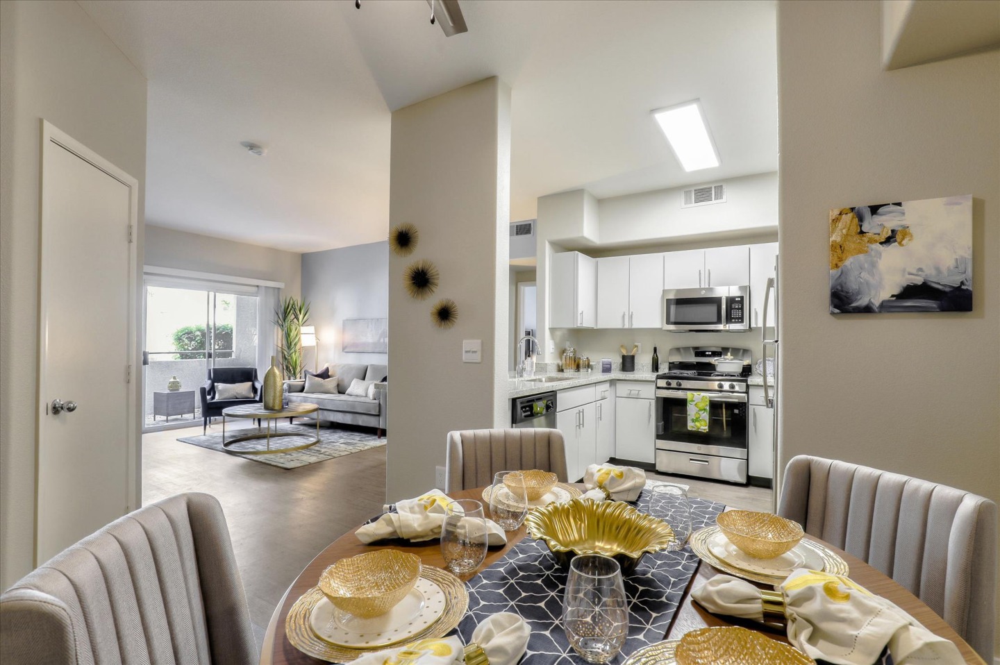 South Valley Ranch Apartments Image 6