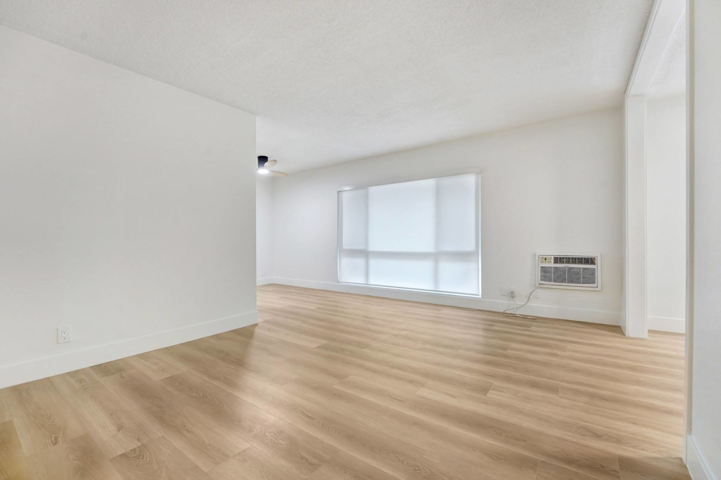 1545 N Laurel Image 20