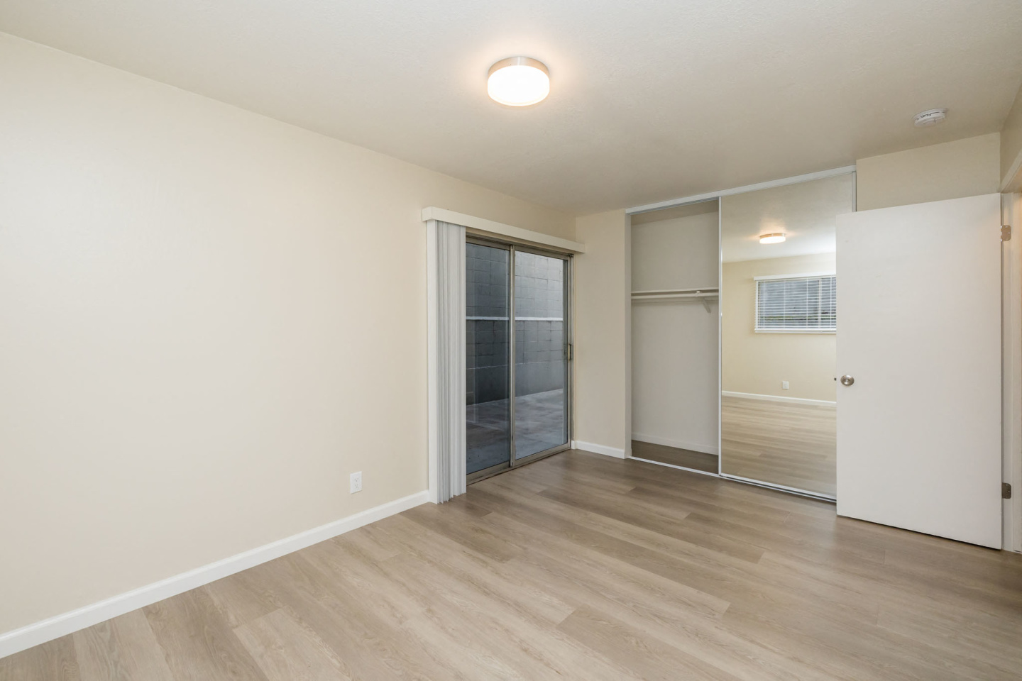 630 Mariposa Image 12