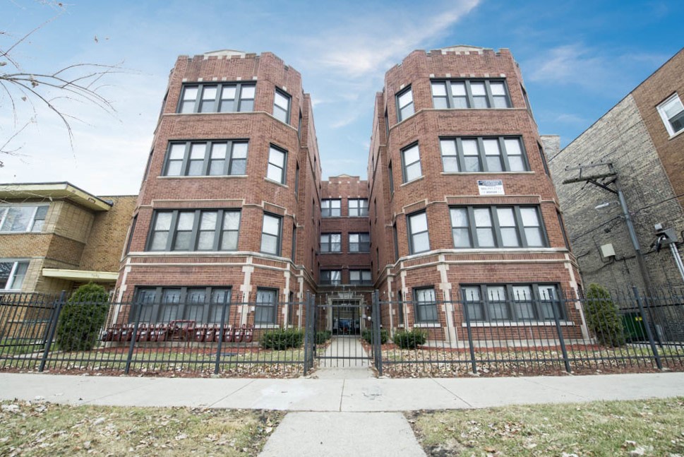 7914 S Hermitage Auburn Gresham Apartments Image 1
