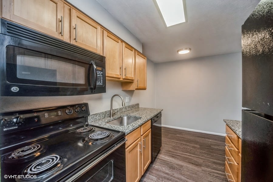1190 S. Bellaire Image 7