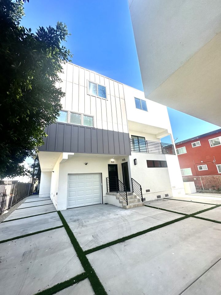 1529-1531 W 35th Pl - Co-Living Image 7