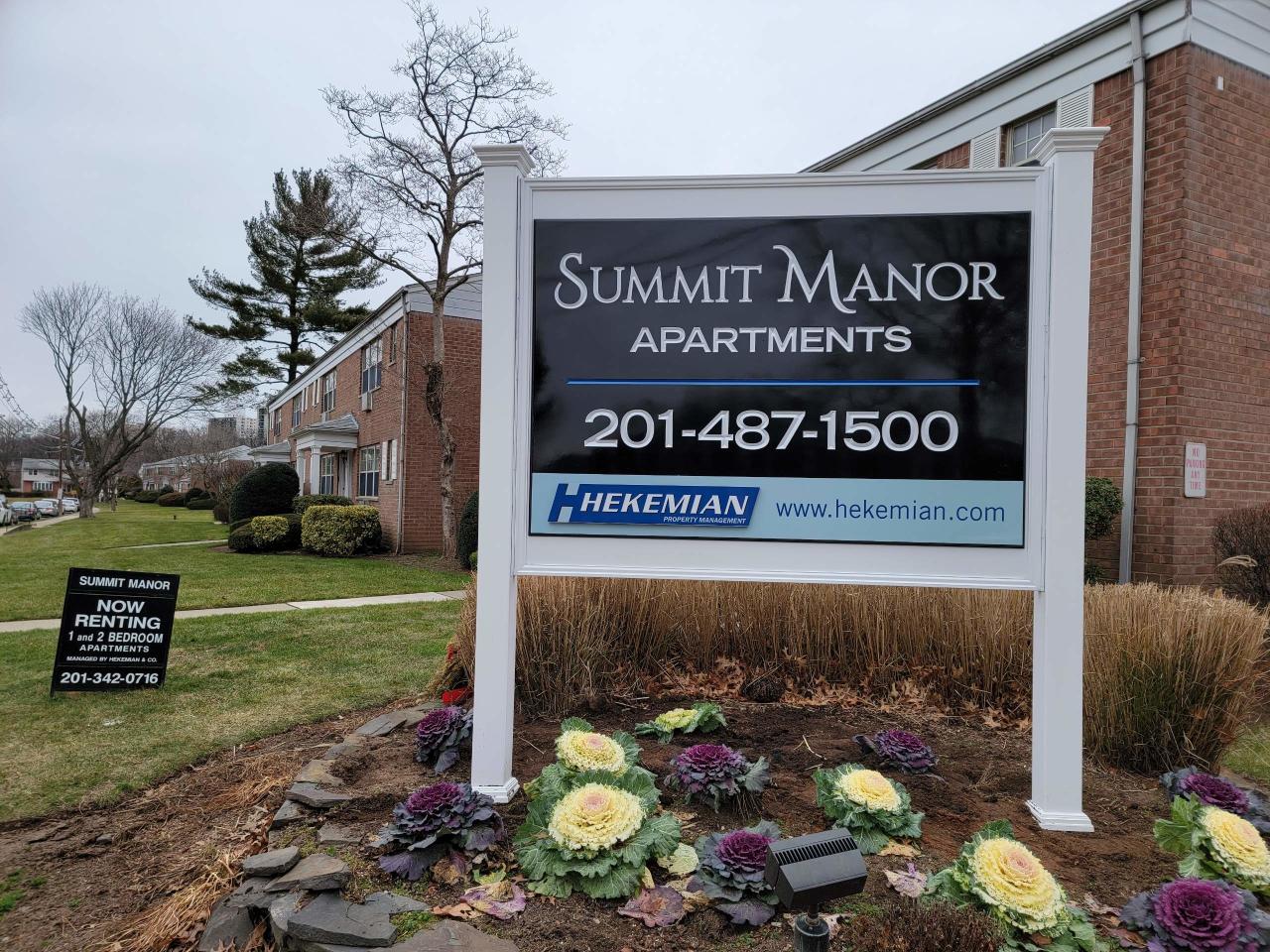 Summit Manor Apartments Image 2