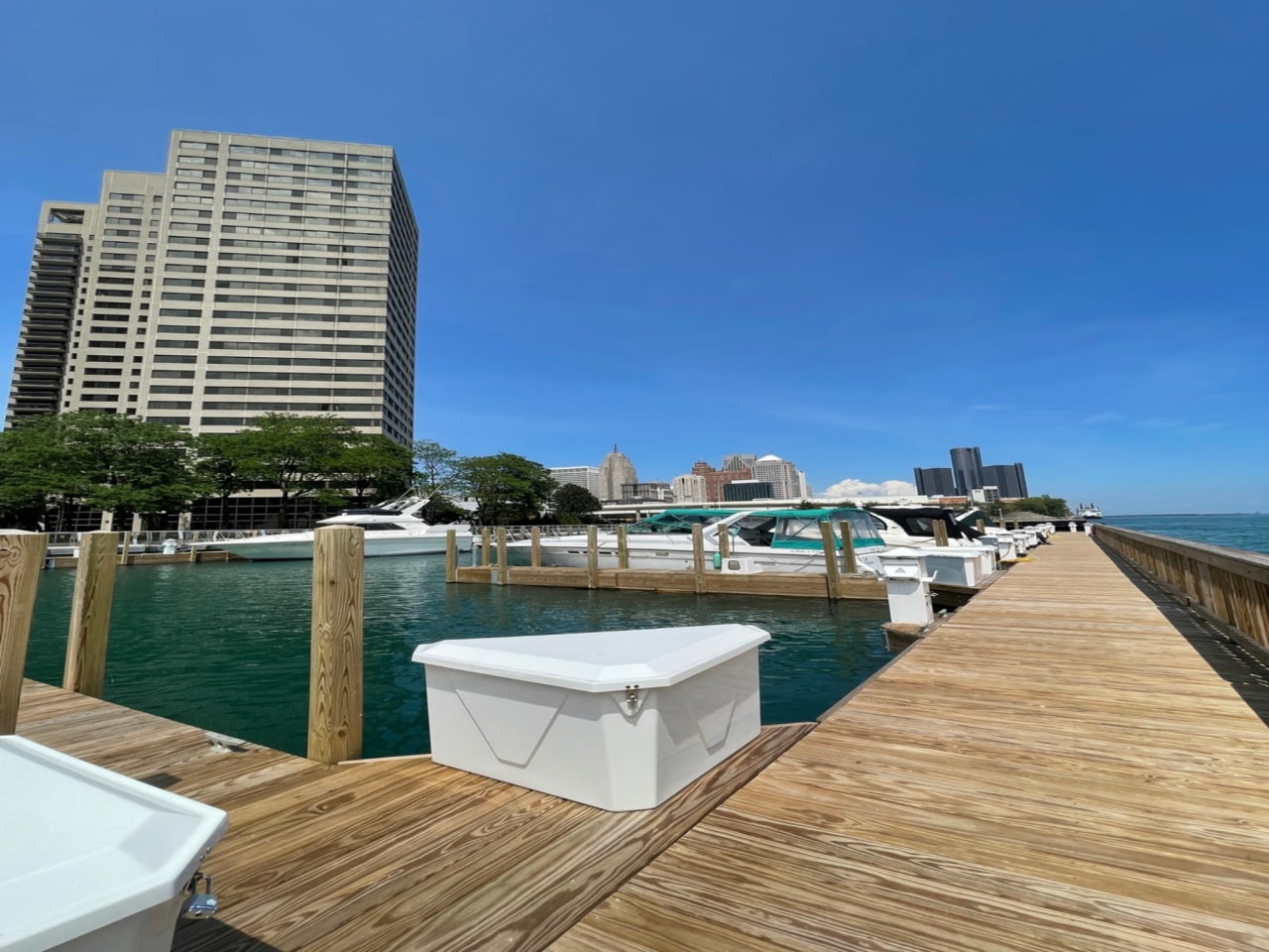 Riverfront Towers Image 38