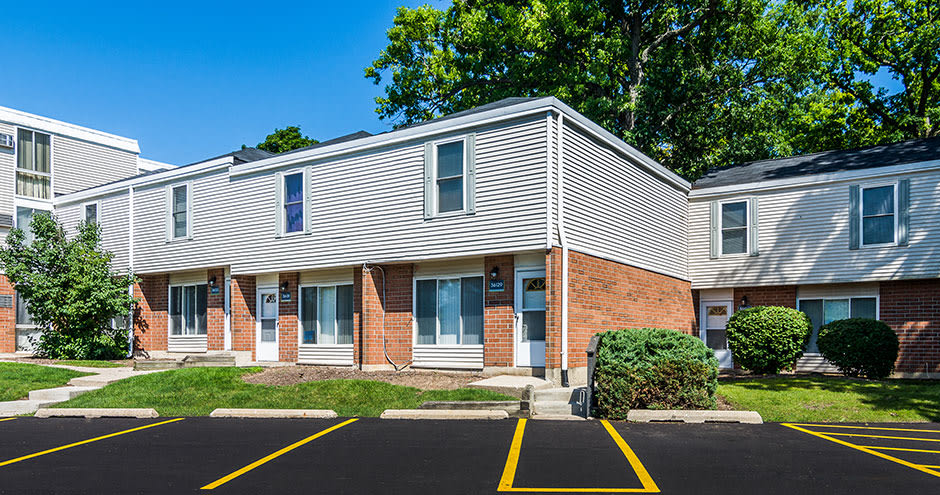 Grand Oaks Apartments Image 1
