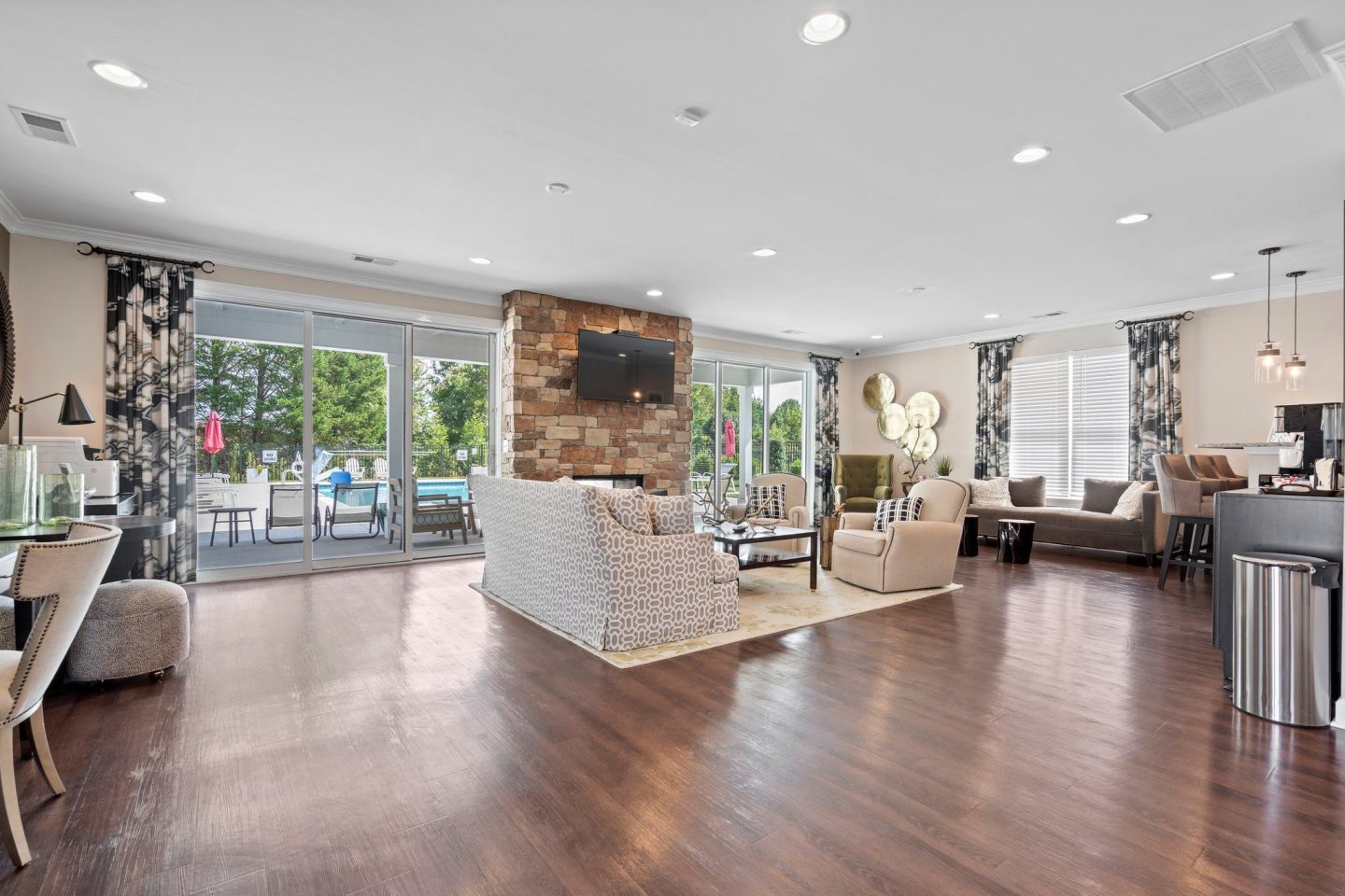 Hawks Landing Luxury Apartments Image 7