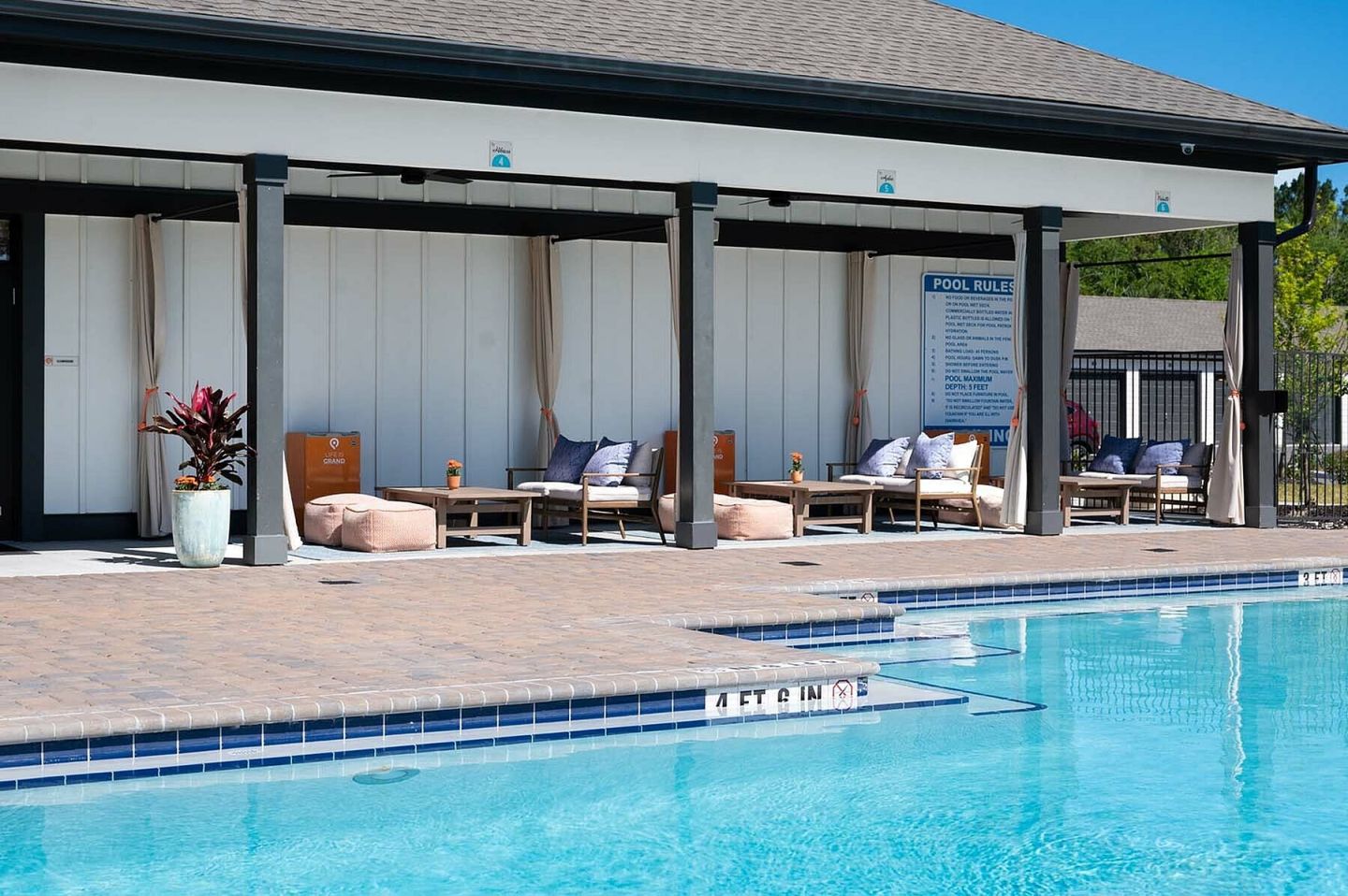 Pointe Grand on Main Image 19