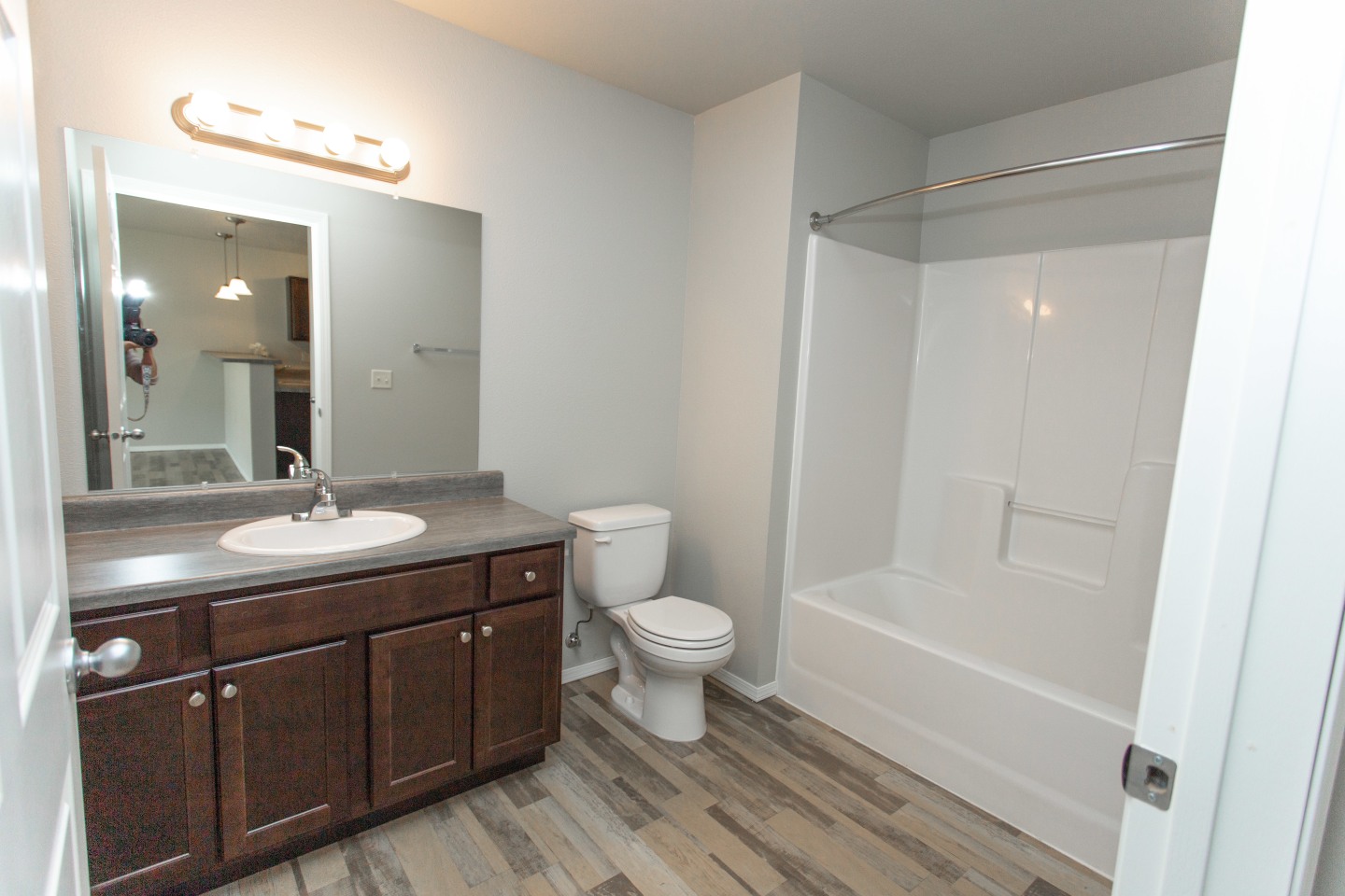 Thelin Center Apartments Image 15