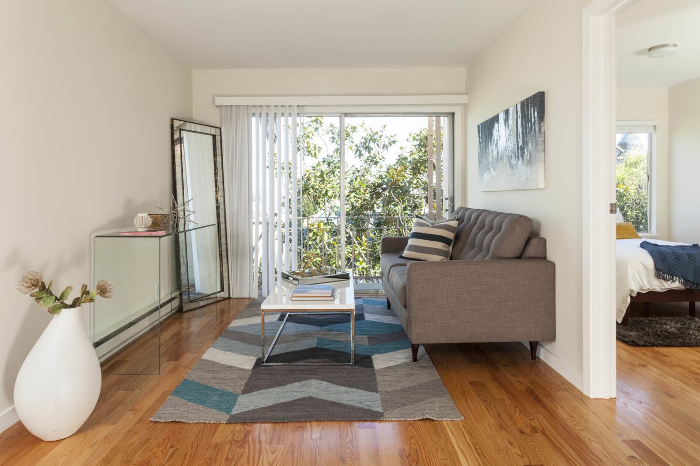 1064 DOLORES Image 1