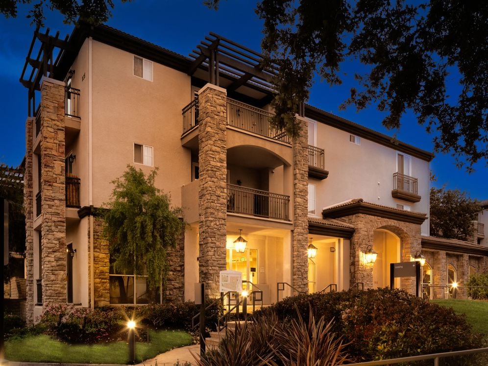 Avalon Thousand Oaks Plaza Image 30