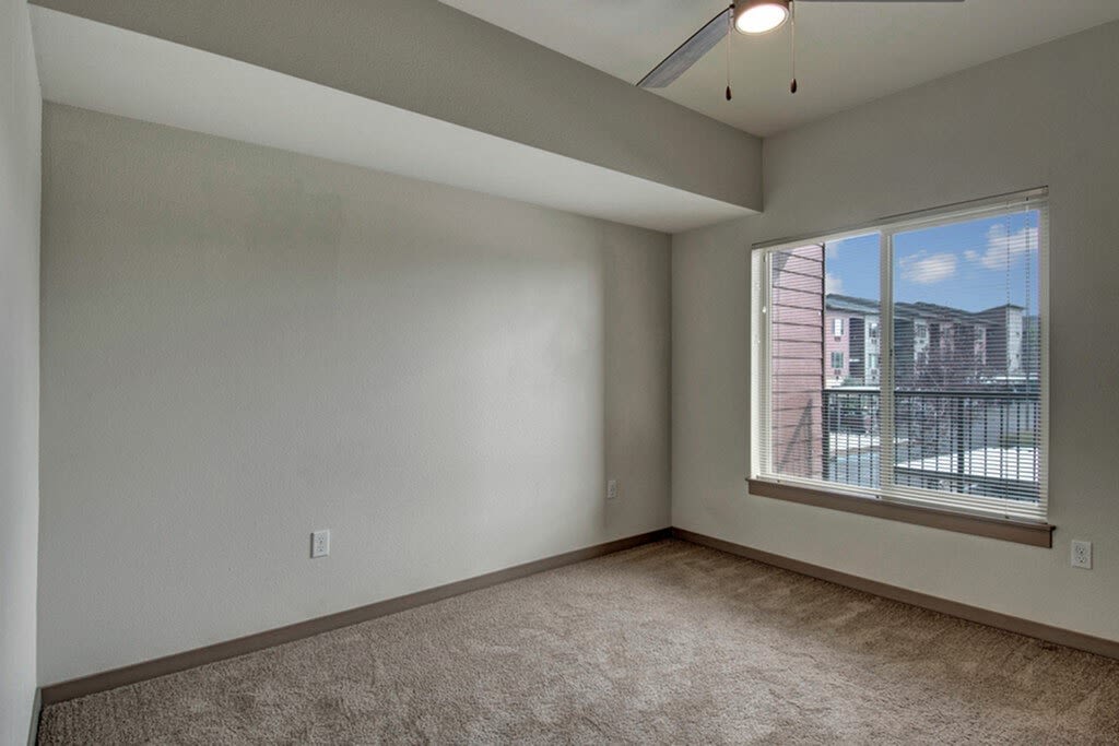 Bellevue Crossing Image 32