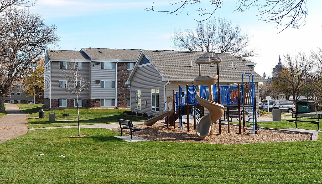 Lonnie Adkins Court Image 4