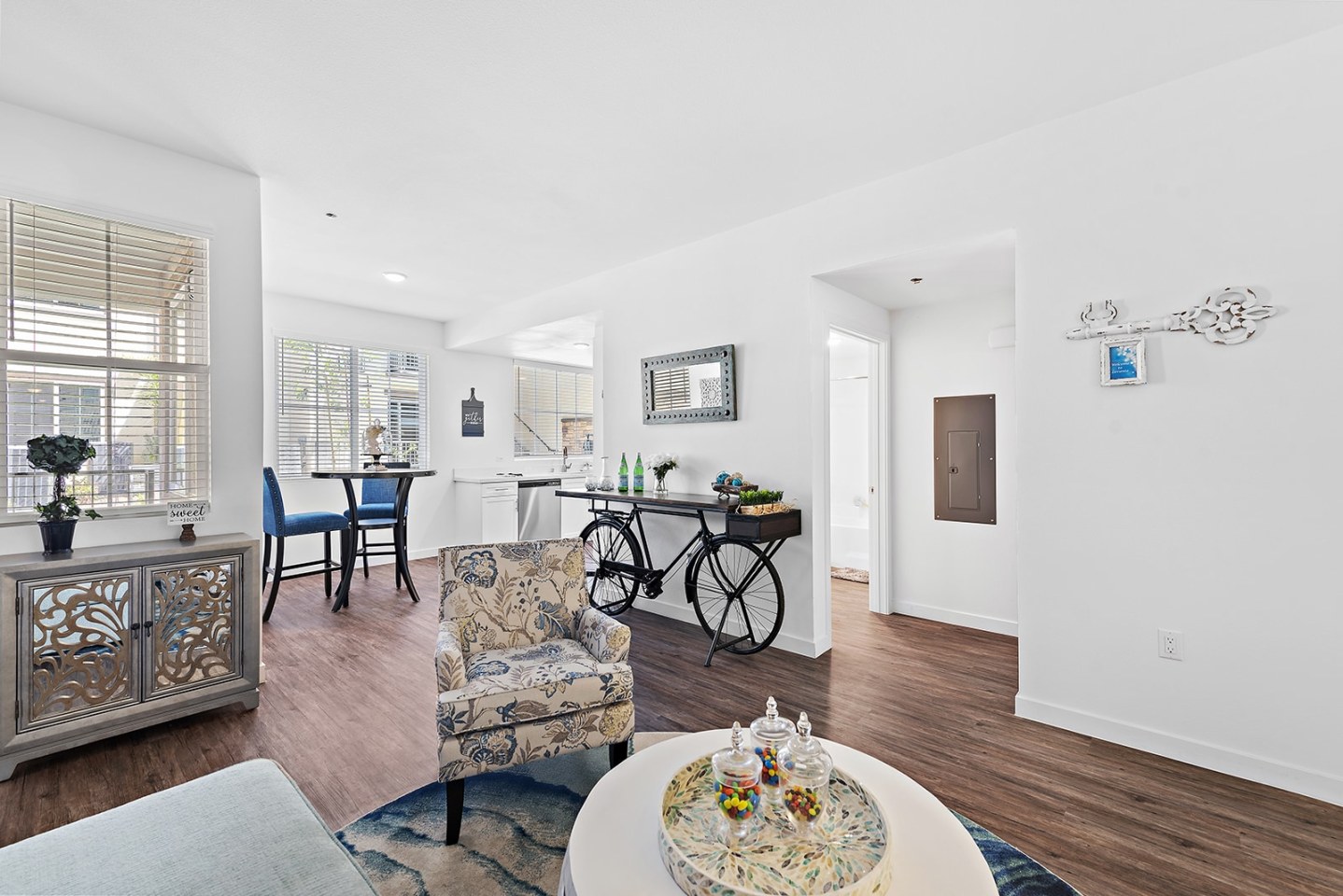 Levante Apartments Homes Image 6