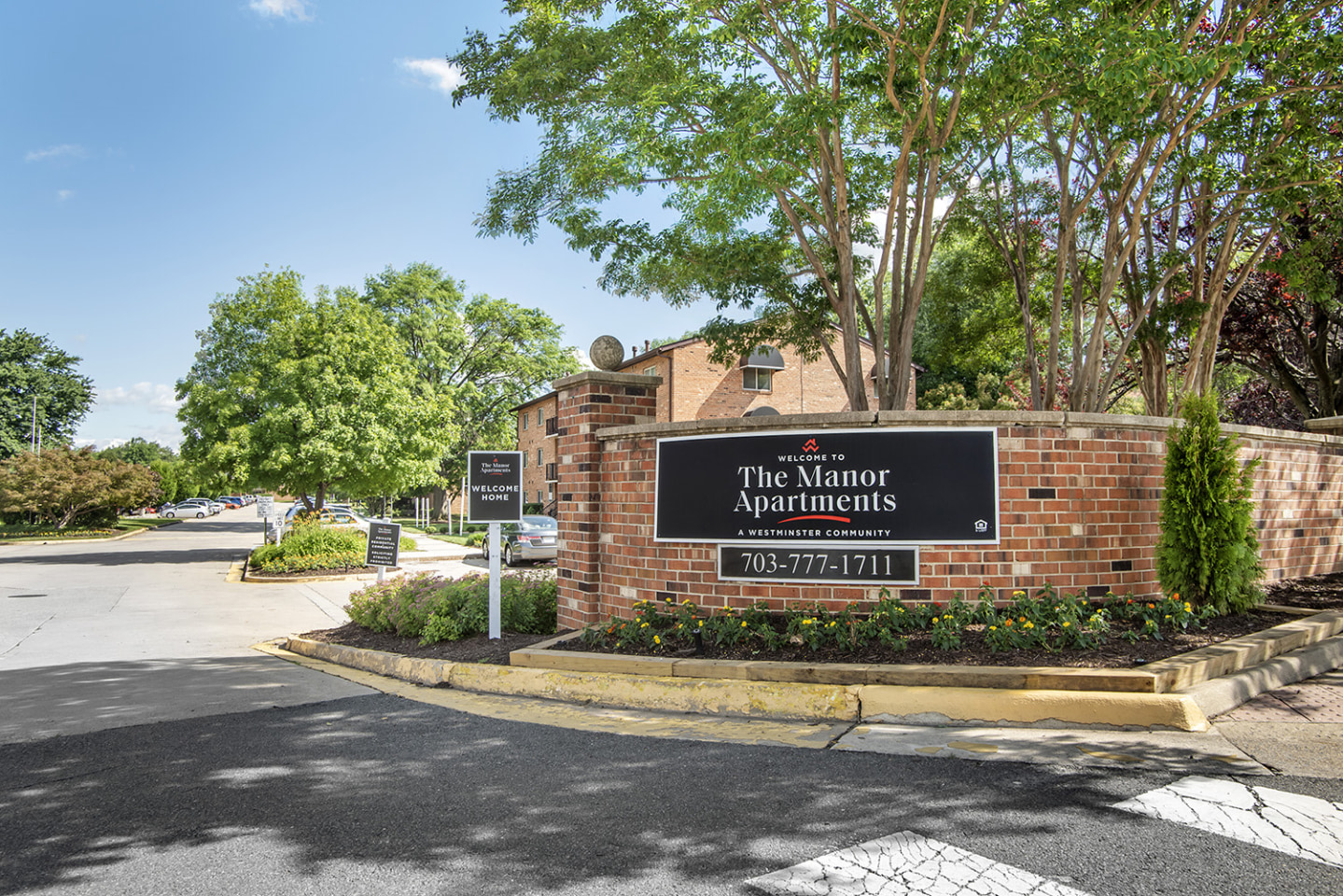 THE MANOR/THE MANOR EAST APARTMENTS Image 17