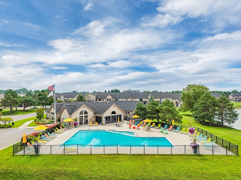 Lakeside Terraces Image 9
