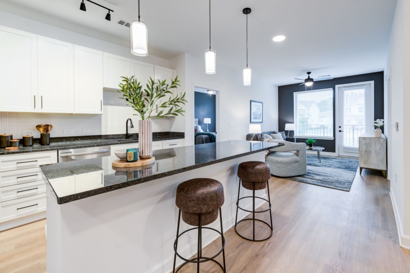 Taryn at 401 Image 2