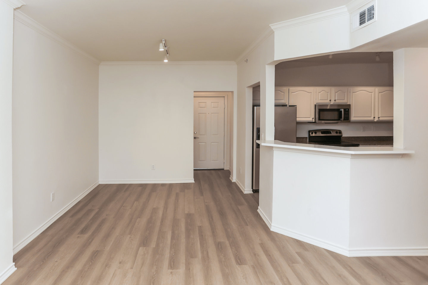 St. Moritz Apartments Image 21