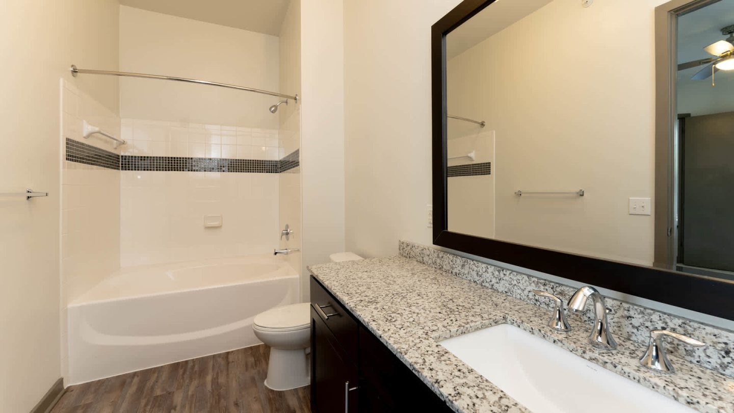 Crest at Park Central Apartments Image 31