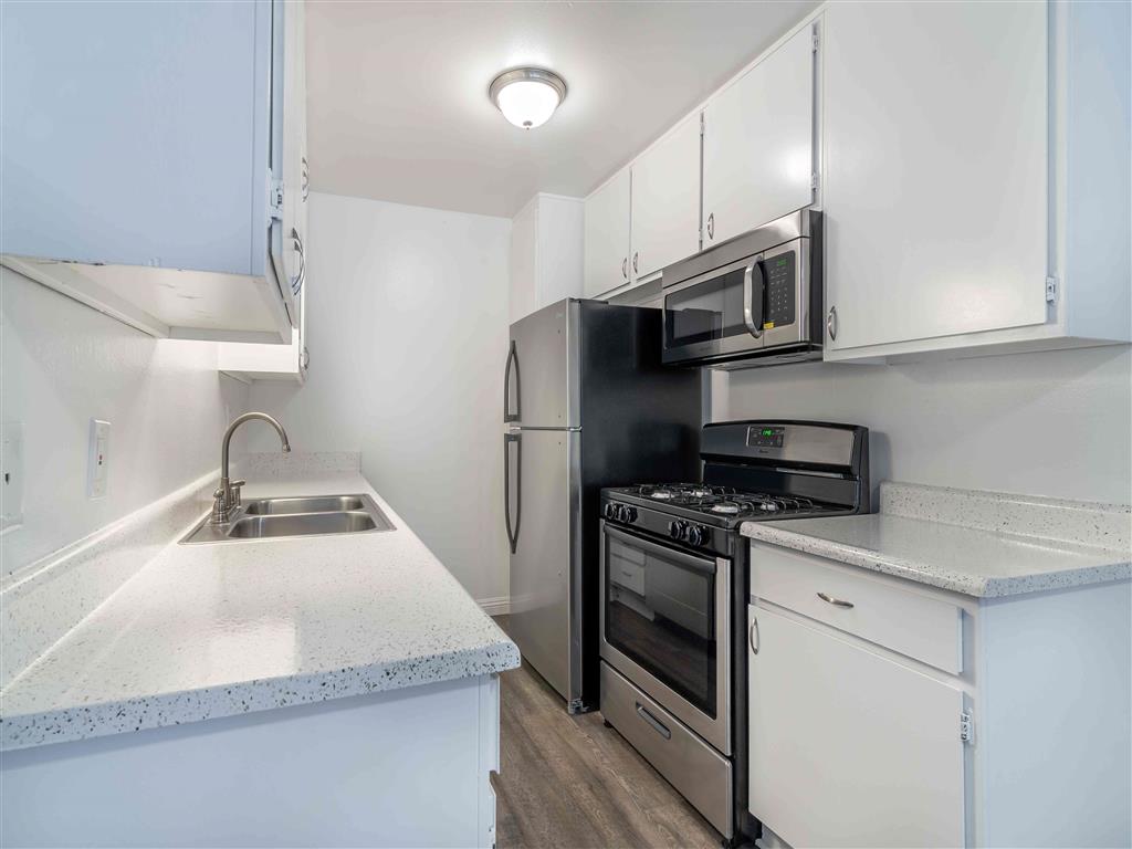 Racquet Club Apartments Image 3
