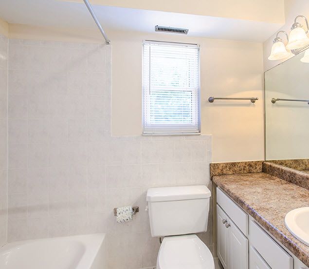 Woodmere Apartments Image 10