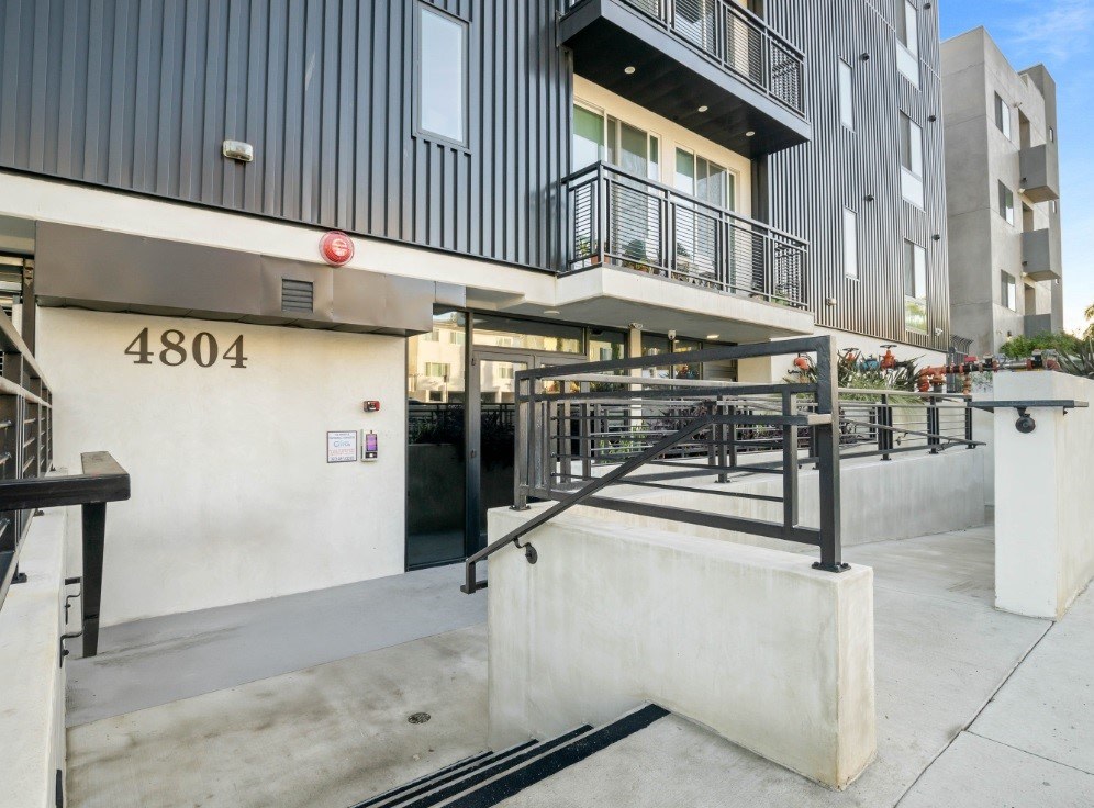4804 Oakwood Image 3