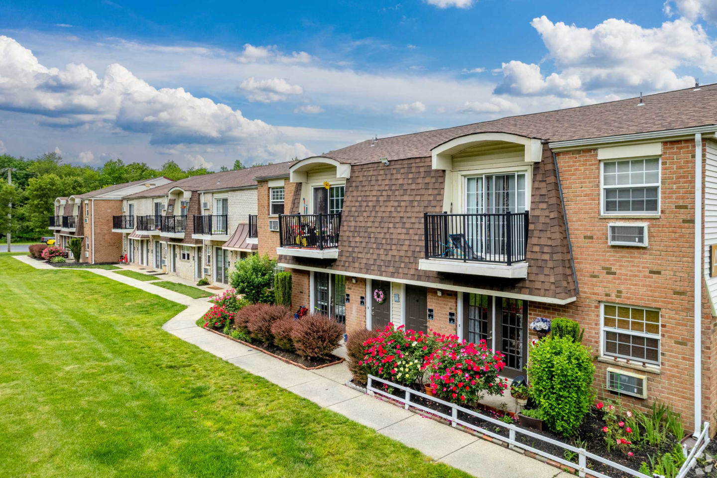 Park Crest Village Image 21
