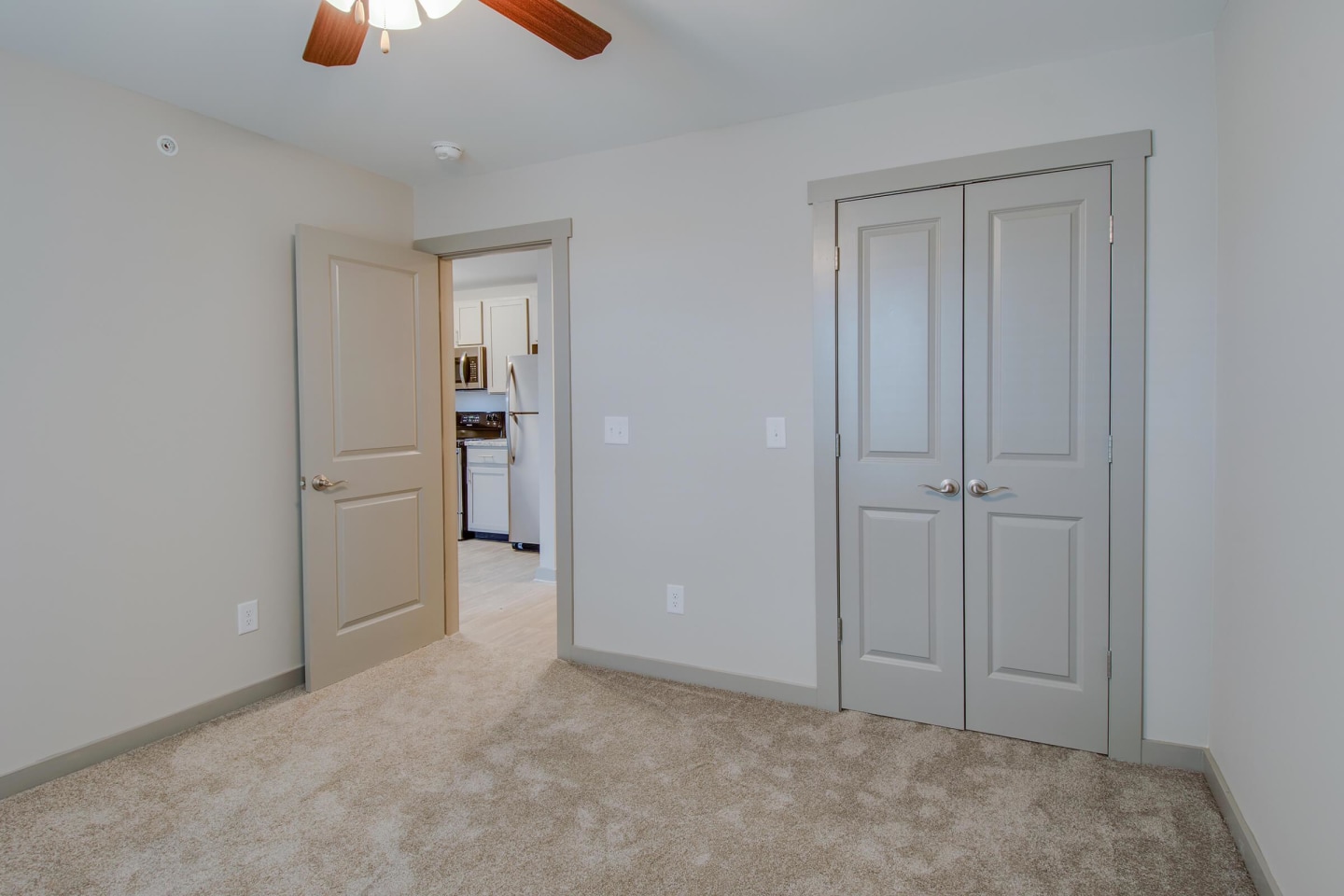 Dupont Avenue Apartments Image 4