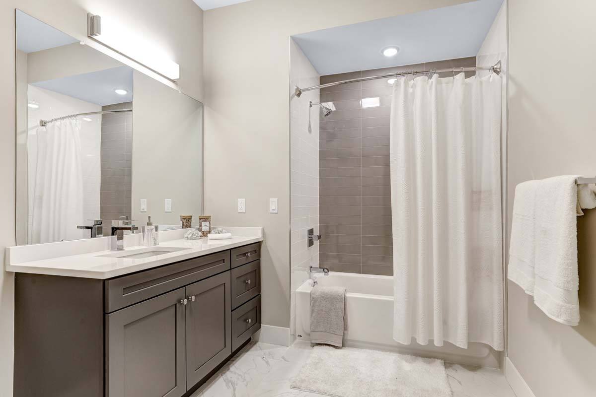 Reserve at Lakeside Senior Housing (55+) Image 16