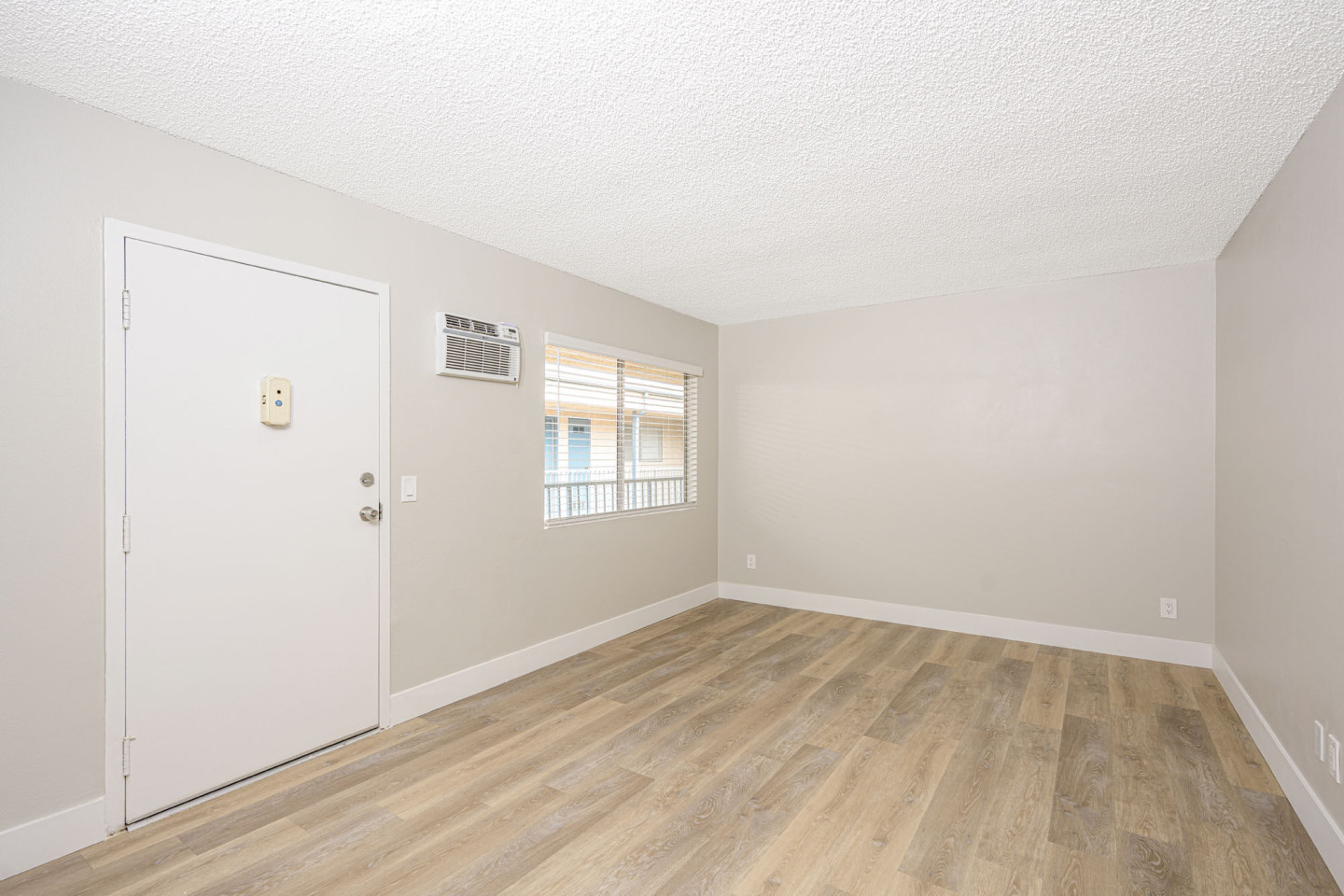 535 North Hobart Apartments Image 19
