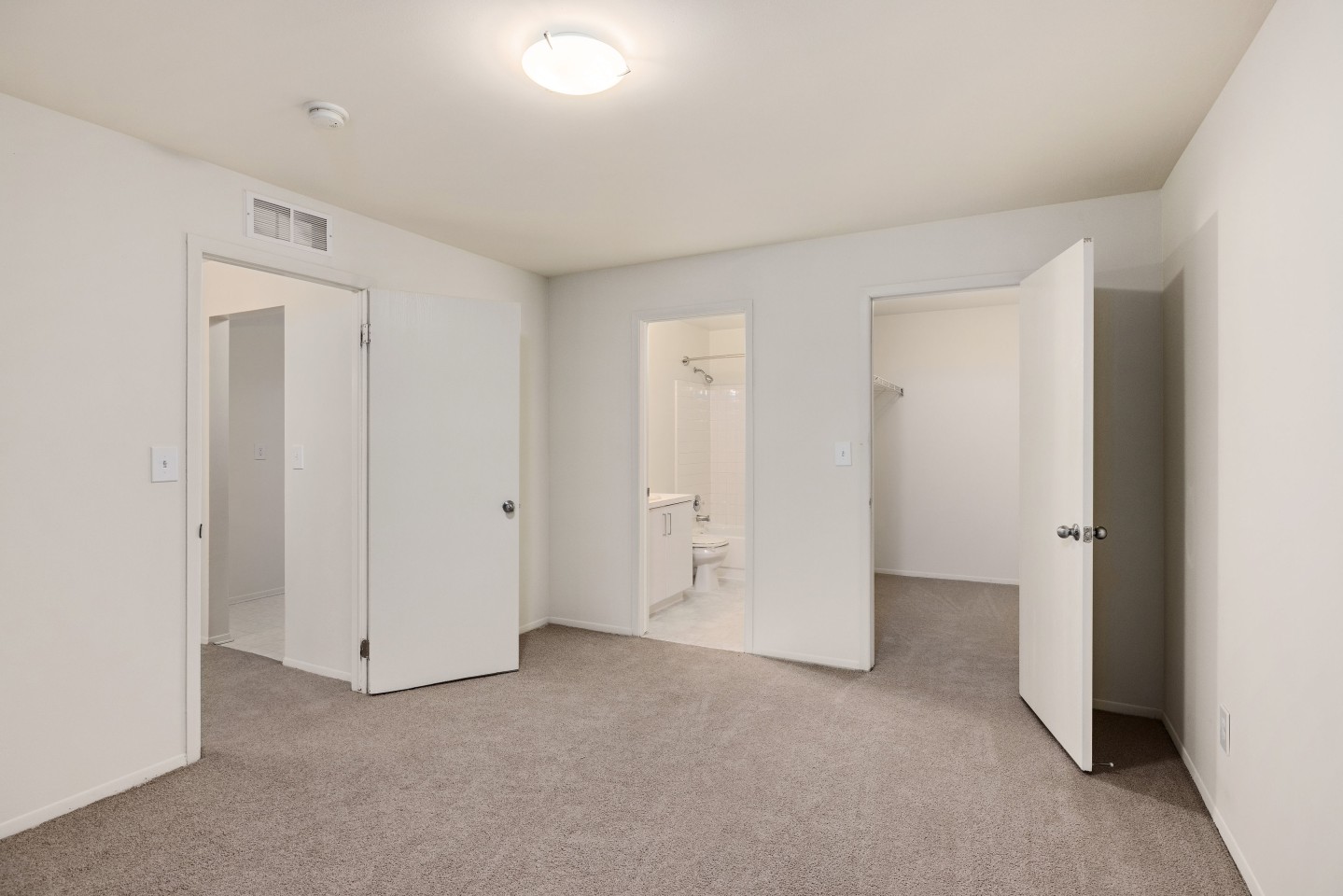 Farmington Oaks Image 19