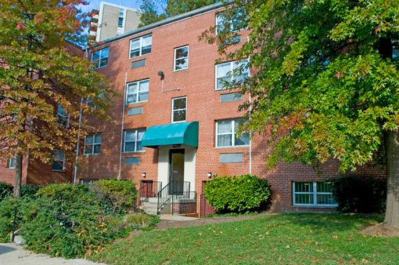 Croydon Manor Apts Image 1