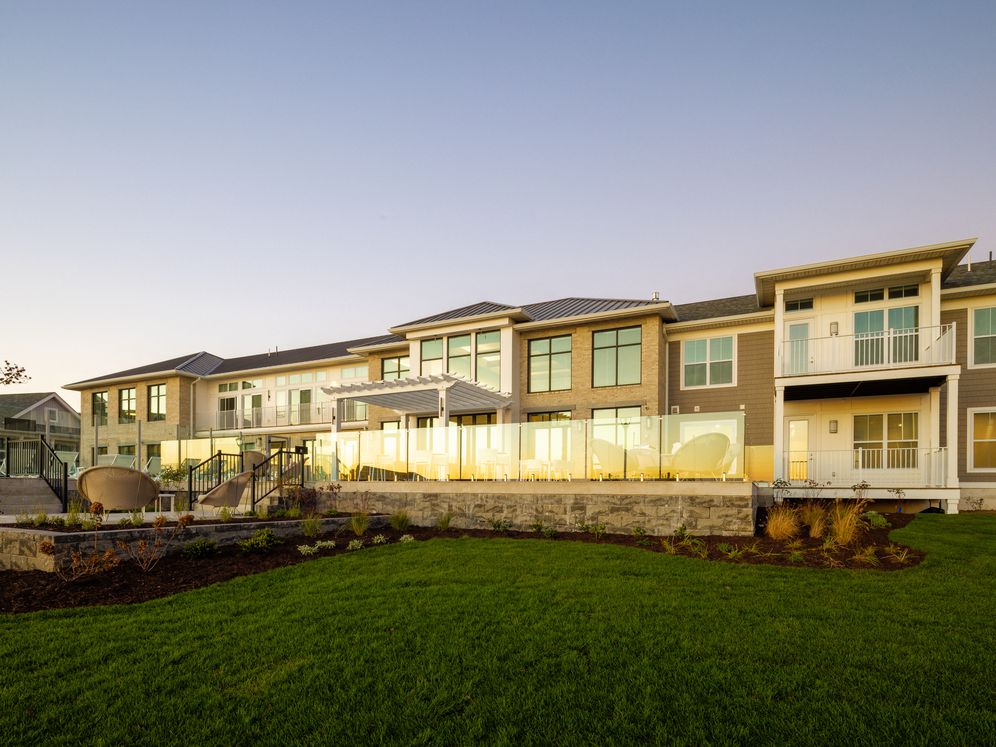 Avalon Harbor Isle Image 7
