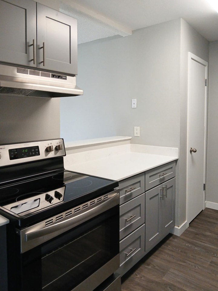 Phoenix Court Apartments Image 32