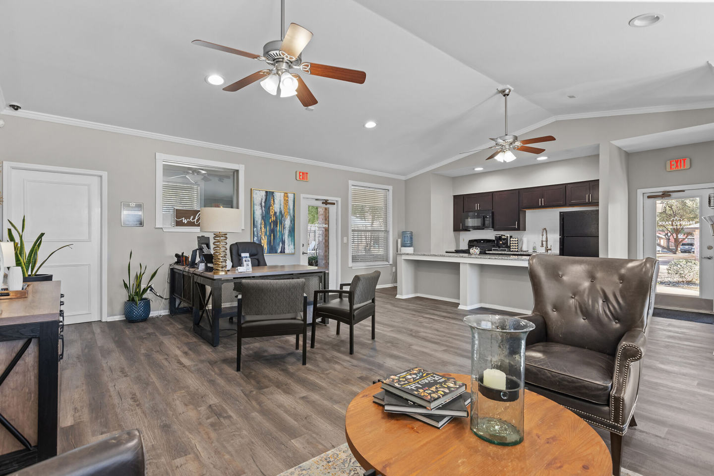 Encino Park Apartments Image 17