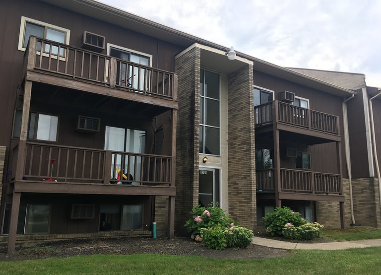 Condor Garden Apartments Image 9