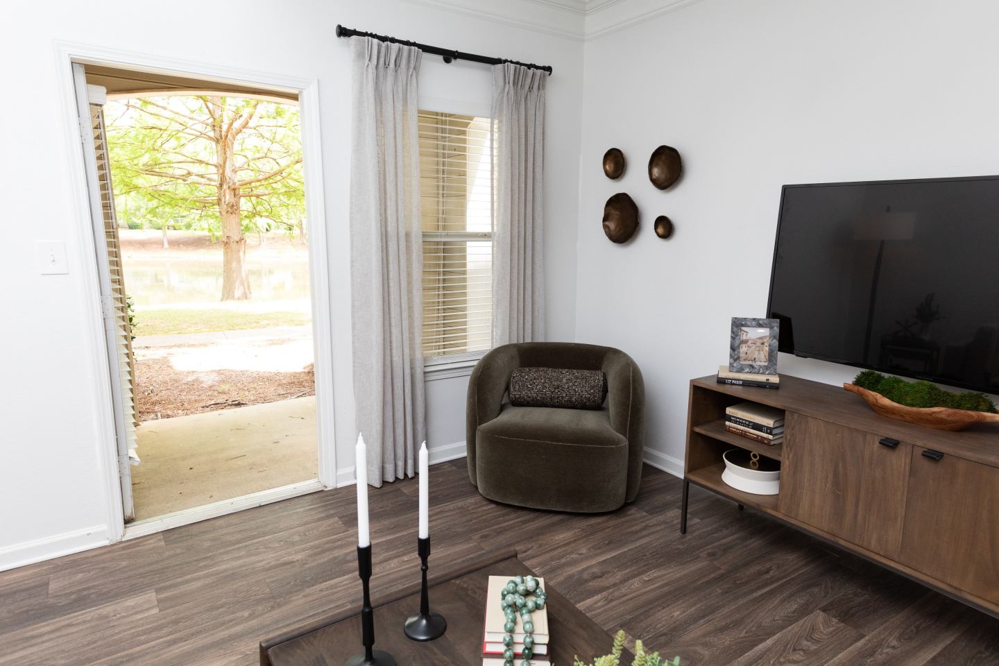 Lakeside Villas Image 12
