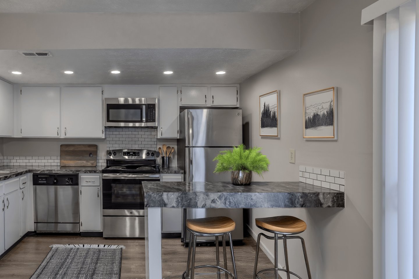 Somerford Square Apartments Image 3