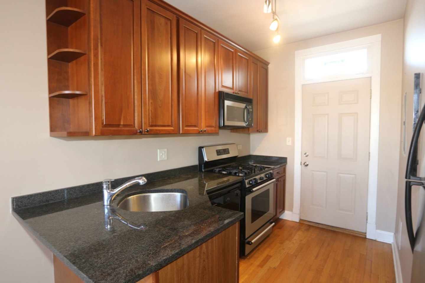 4808 North Paulina Apt. Image 8