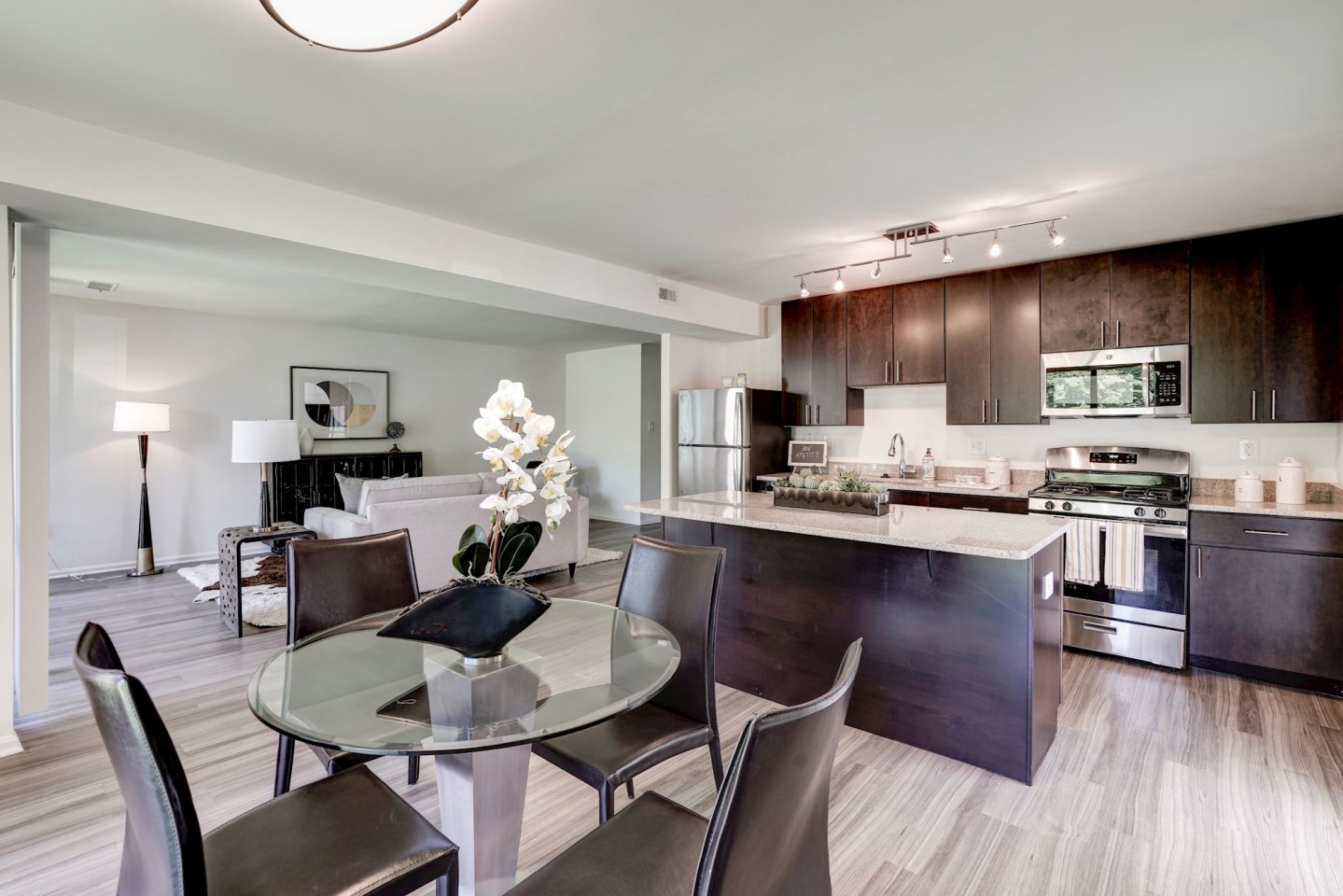 Charter Oak Apartments Image 1