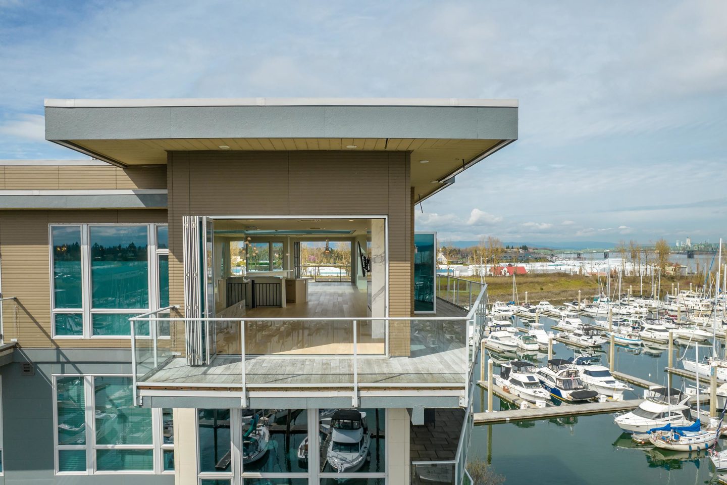 Yacht Harbor Club Image 45