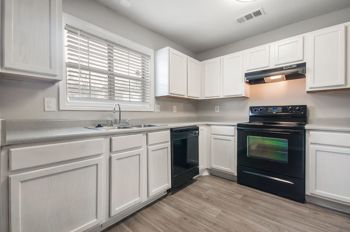 Creekside Apartments Image 3