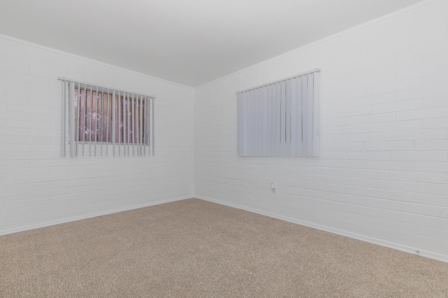 Country Club Apartments Image 8